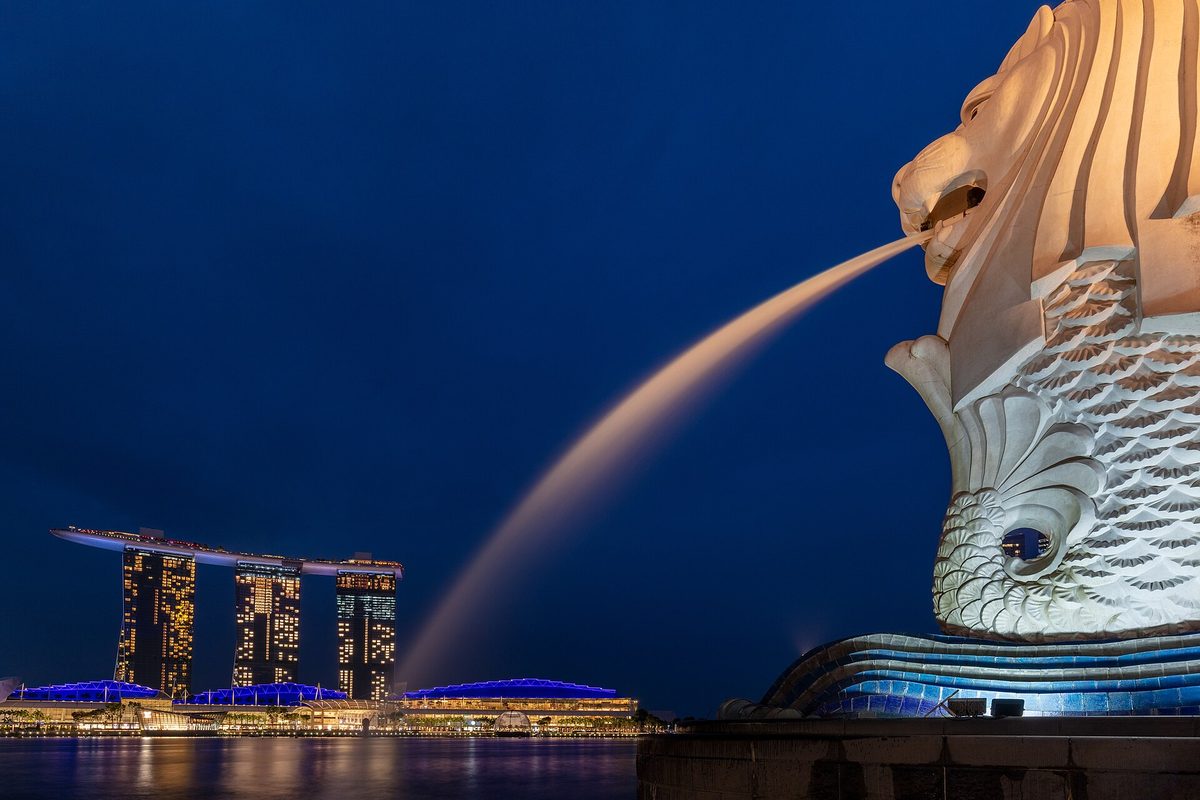 Merlion Park and Marina Bay Sands at night